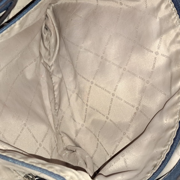 Michael Kors- Authentic  Navy Leather Bag - Picture 4 of 16